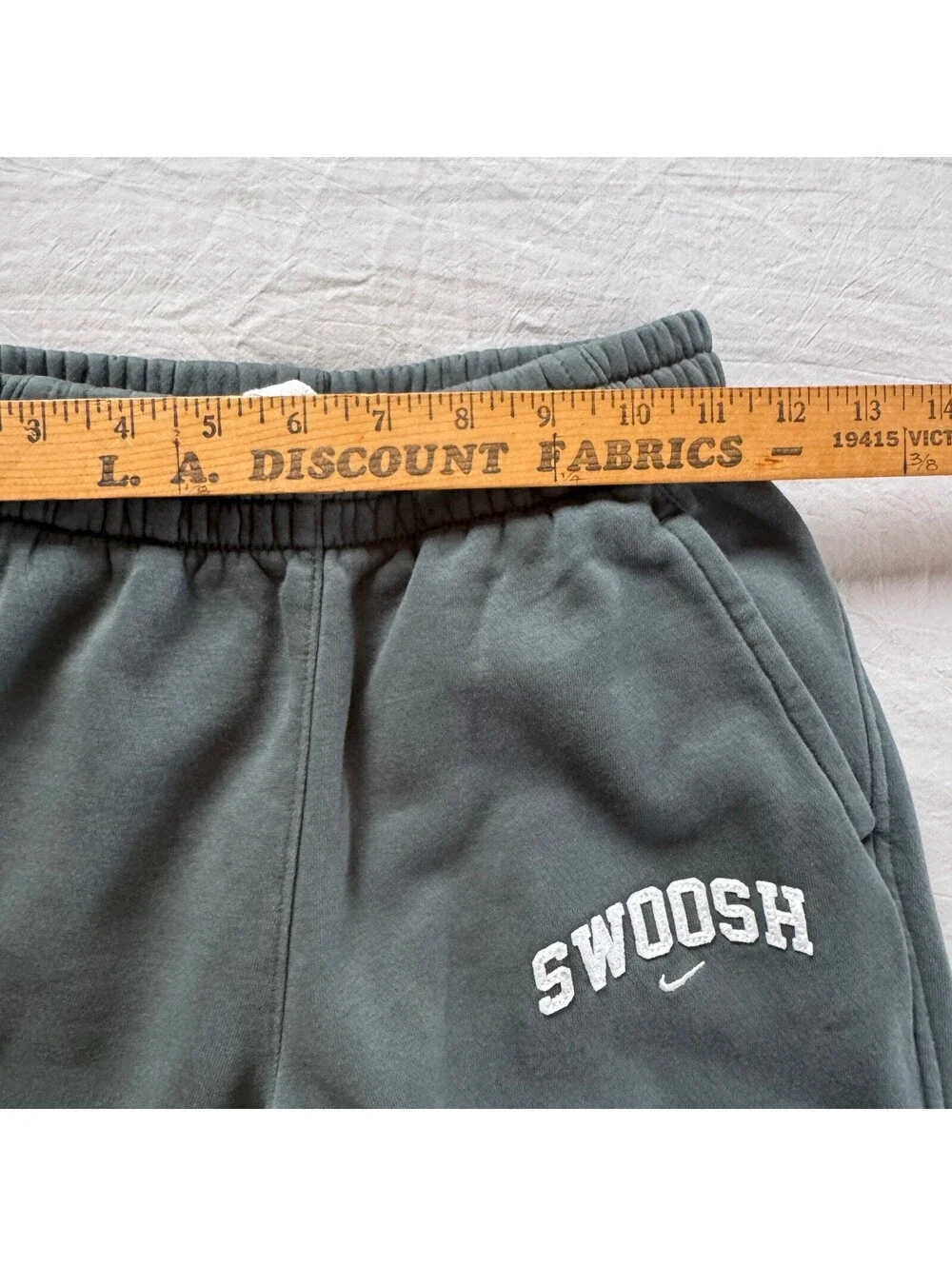 Nike Boys Swoosh Fleece Joggers Sweatpants Green Kids Size Medium M EXCELLENT